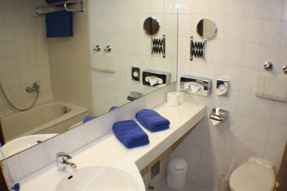 Hotel Blauer Karpfen Oberschleissheim Luaran gambar
