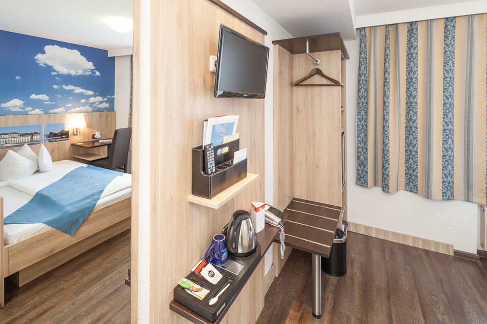 Hotel Blauer Karpfen Oberschleissheim Luaran gambar