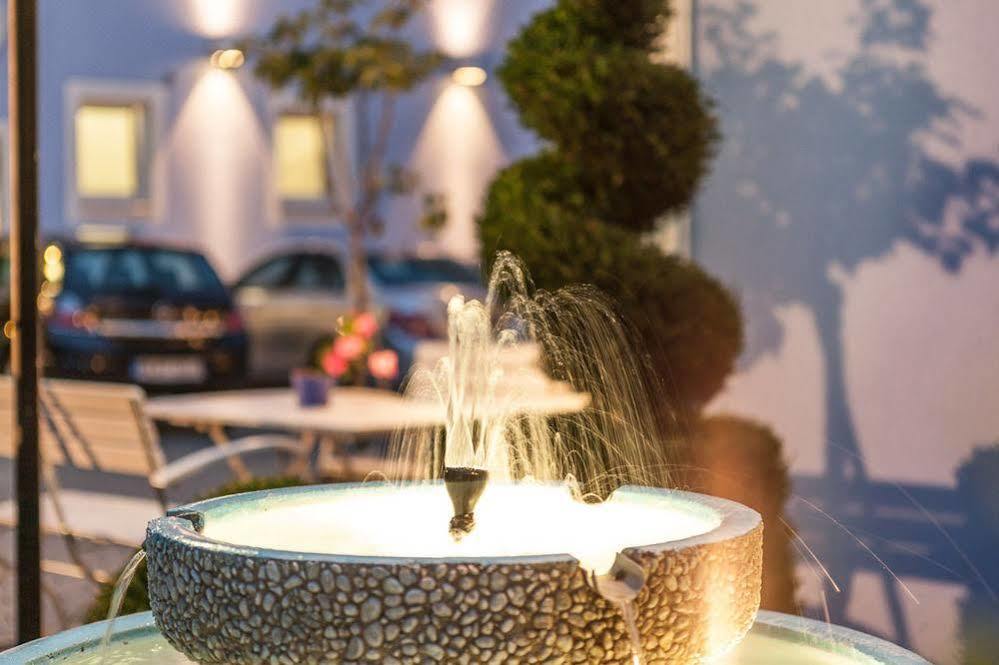 Hotel Blauer Karpfen Oberschleissheim Luaran gambar